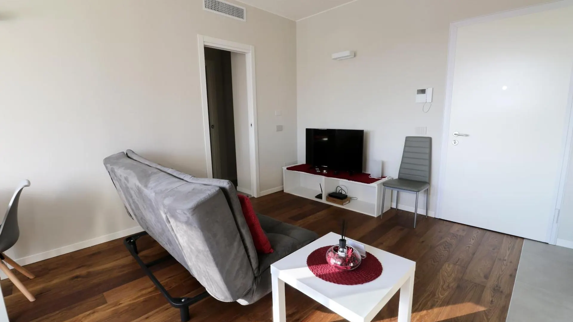 **  Aparthotel Isola Milan Italy